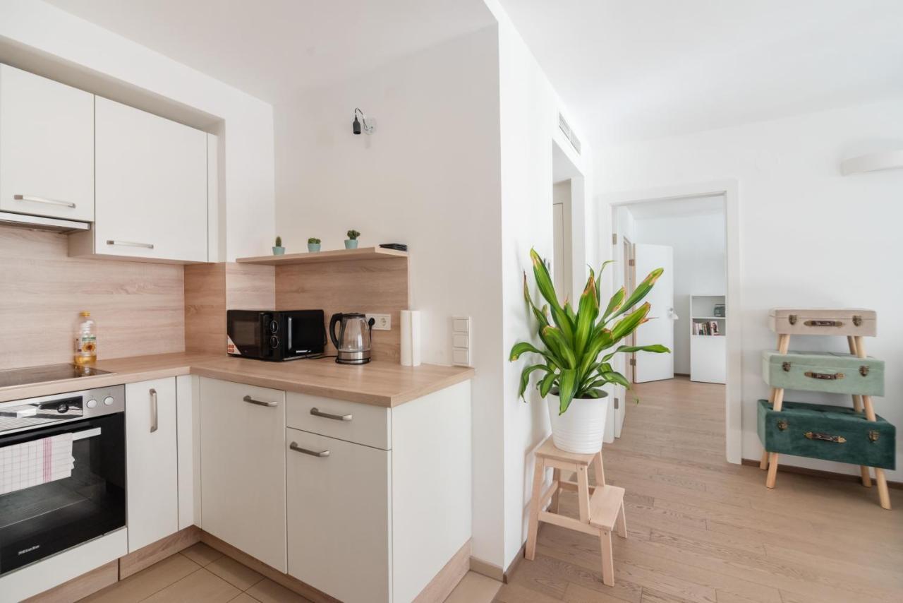Immersed Into Vienna's Life And Yet A Retreat, Minimum 30 Nights Apartamento