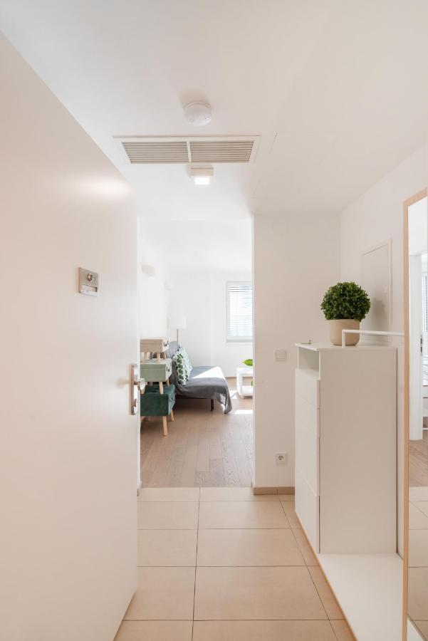 Immersed Into Vienna's Life And Yet A Retreat, Minimum 30 Nights Apartament